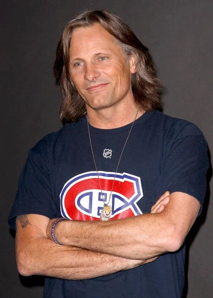Viggo Mortensen became fluent after childhood in Latin America